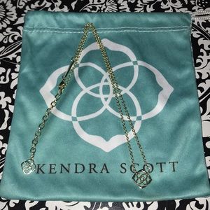 Decklyn Pendant necklace in gold